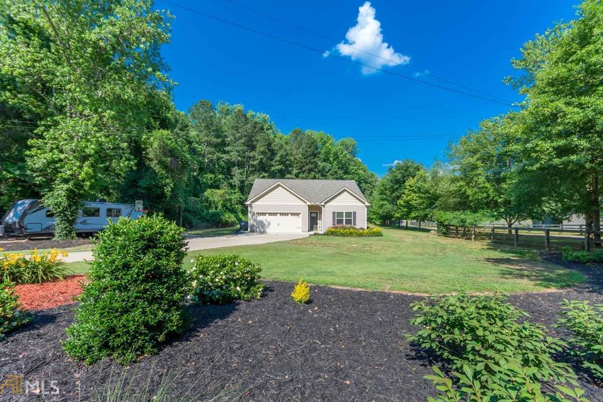 Almost new, charming open floorplan ranch on .86 level acres in Cumming. No HOA. Fresh paint. Gorgeous wood plank wall in entry foyer that wraps around into family room. Eat-in kitchen features stained cabinets, granite counters, large island and SS appliances all with a view of the family room. Hardwoods in main living areas. Spacious bedrooms. Private master bath with his-n-her vanities. Excellent schools. Close to GA-400, Northside Forsyth Hospital, Cumming, The Collection, shopping, dining & more!