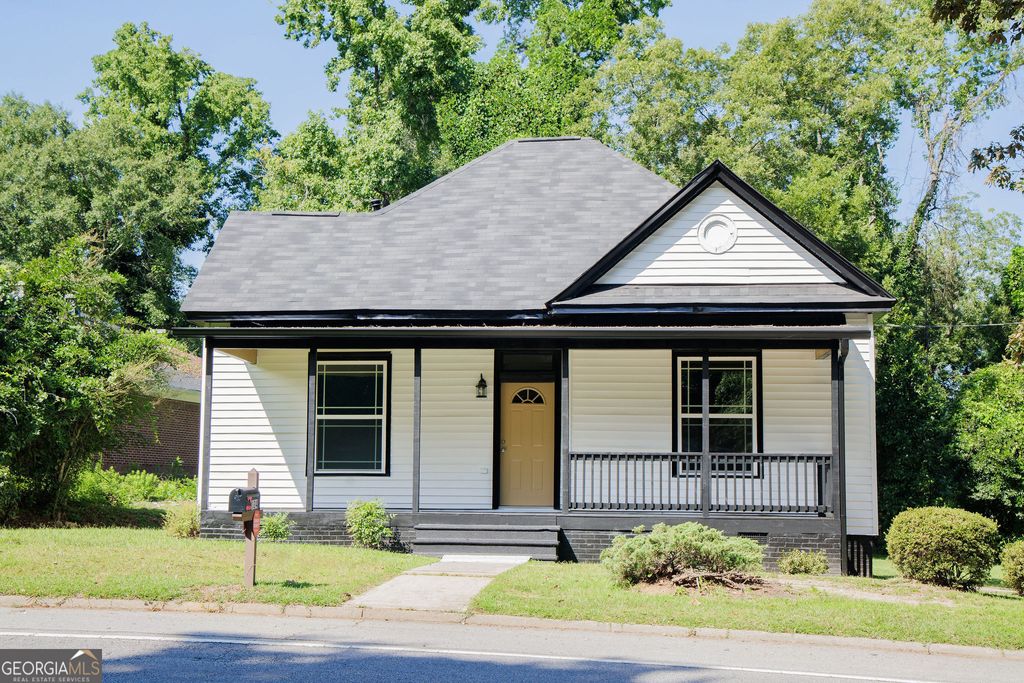 Photo of 124 W. Campbellton Rd. St, Fairburn, GA 30213 (MLS # 10670558)