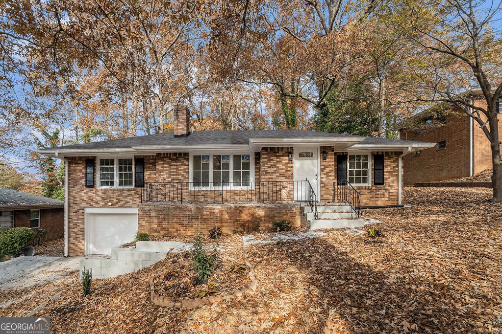 Photo of 2825 Baker Ridge Drive NW, Atlanta, GA 30318 (MLS # 10648323)