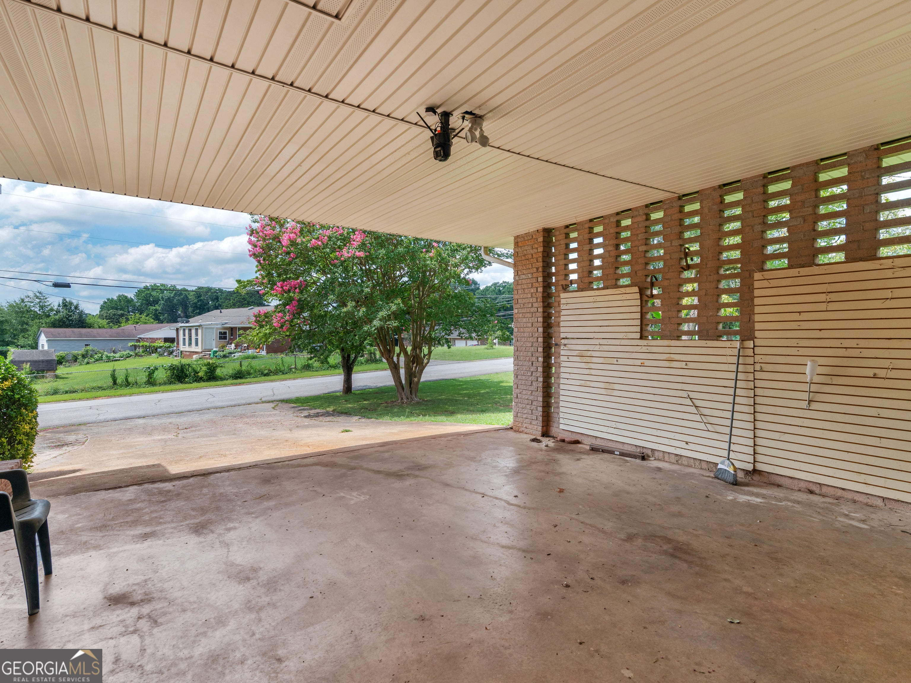 2026 Pinecrest DR