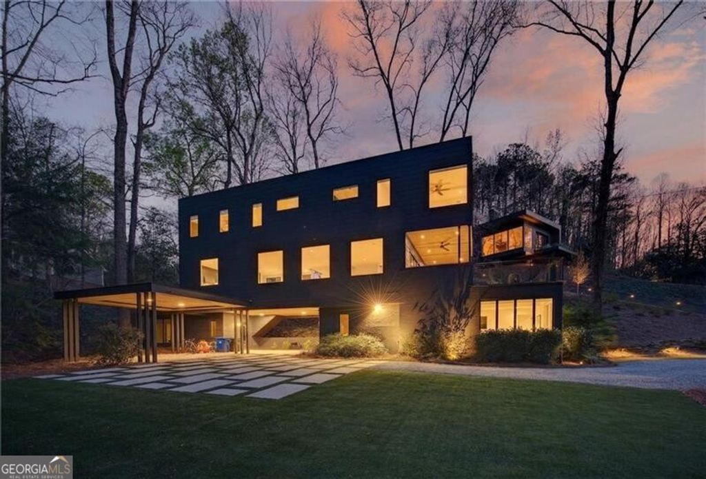 Photo of 585 Mountain Way NE, Atlanta, GA 30342 (MLS # 10758363)