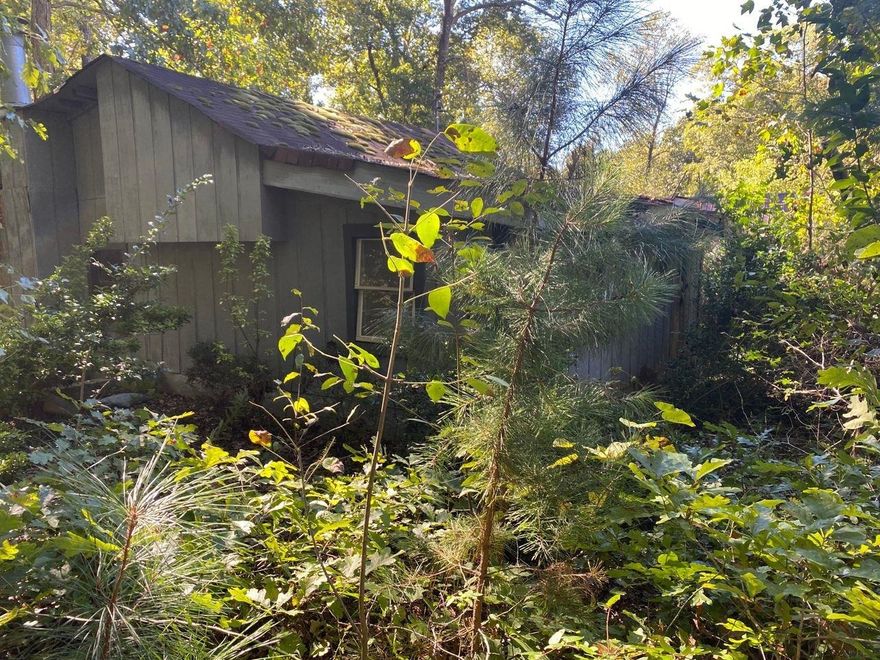 The home is being Sold AS IS and needs work to live in it. Would make a great fishing retreat or weekend cabin. It is within walking distance to Lake Hartwell. Cash offers only.