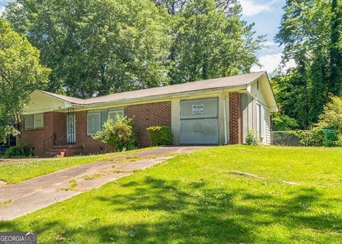 AUCTION. Affordable ranch home features 3 beds, 1.5 baths, and a large living room. Home sits on a large lot with ample room to relax and entertain. Home will need repairs and updates. Property is sold as-is with no property disclosure or inspection report. Schedule your visit and make this one your next project.