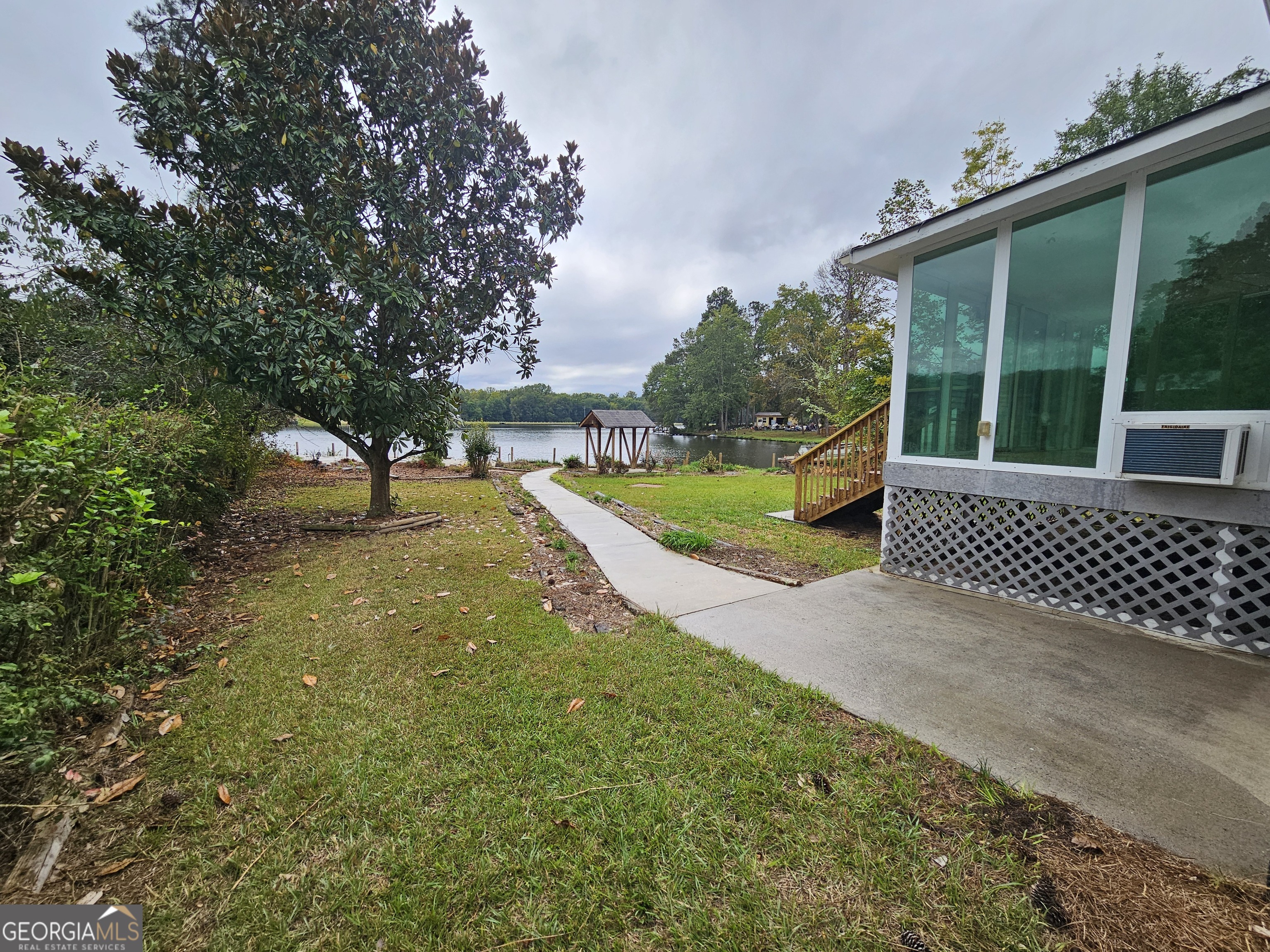 342 Lakeshore DR