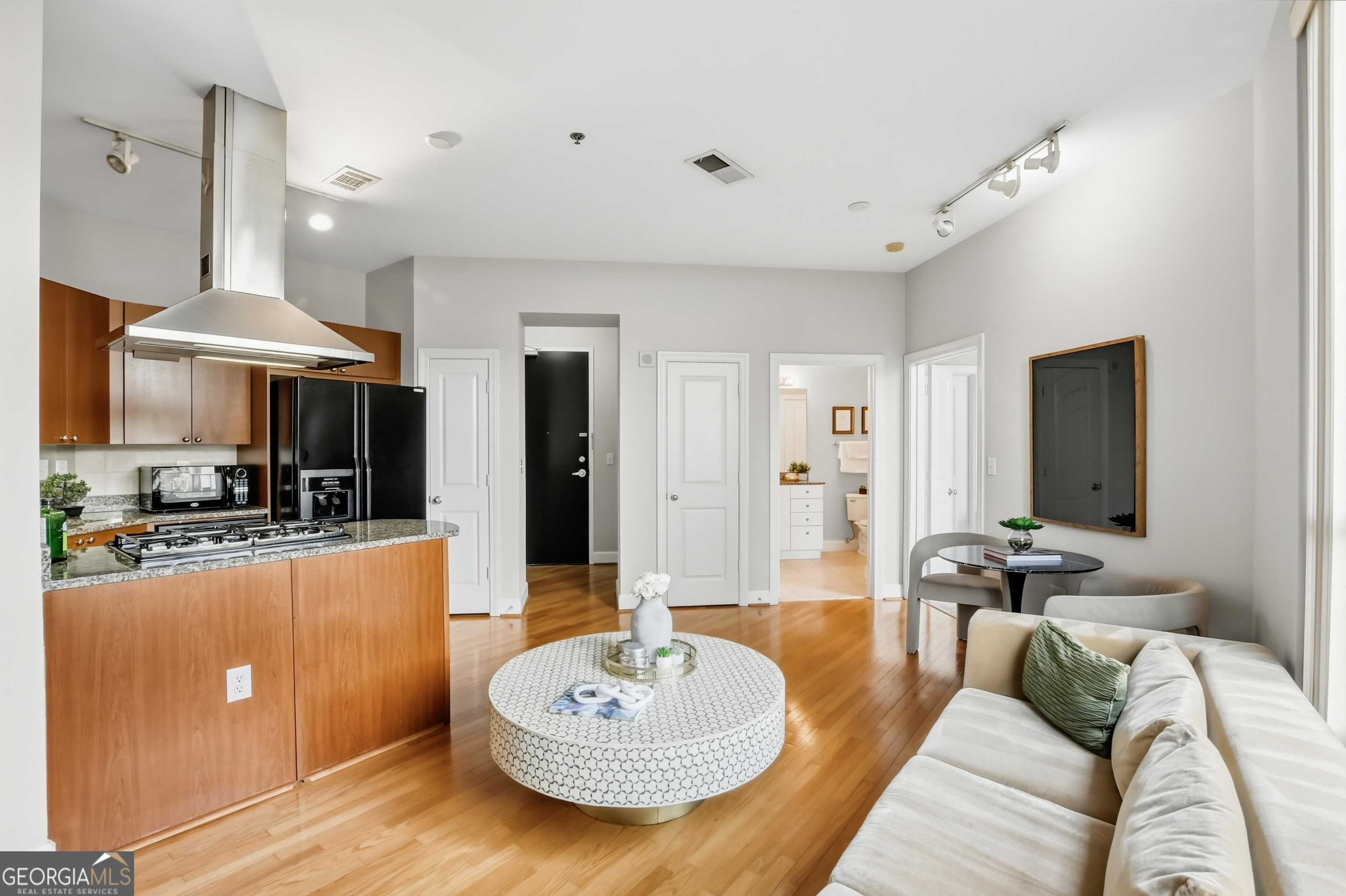 2626 Peachtree RD NW 606