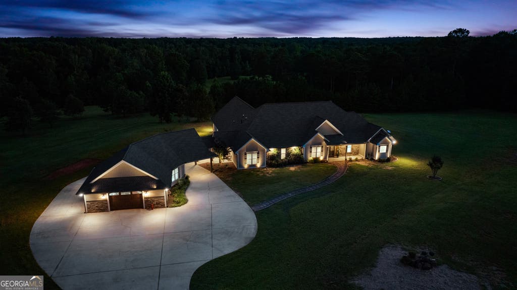 Photo of 2175 Bear Creek Rd, Moreland, GA 30259 (MLS # 10810235)