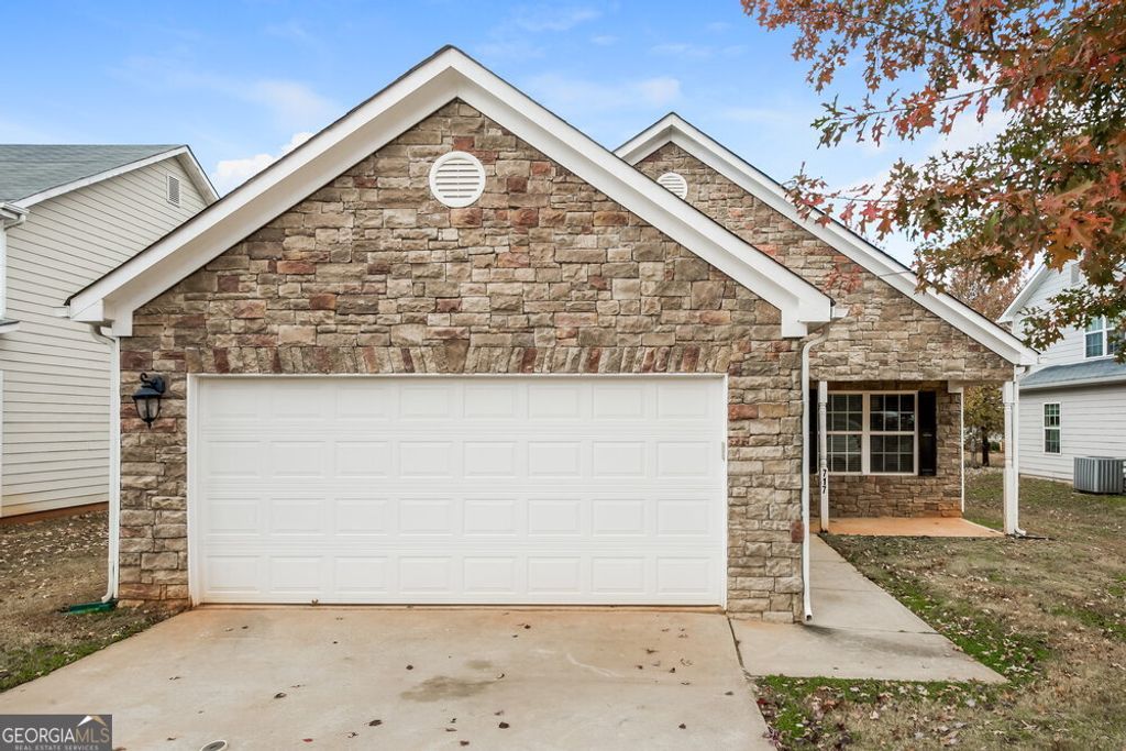 Photo of 717 Douglass Circle, McDonough, GA 30253 (MLS # 10695330)