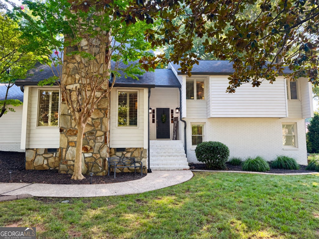Photo of 290 Saddle Lake Drive, Roswell, GA 30076 (MLS # 10842020)