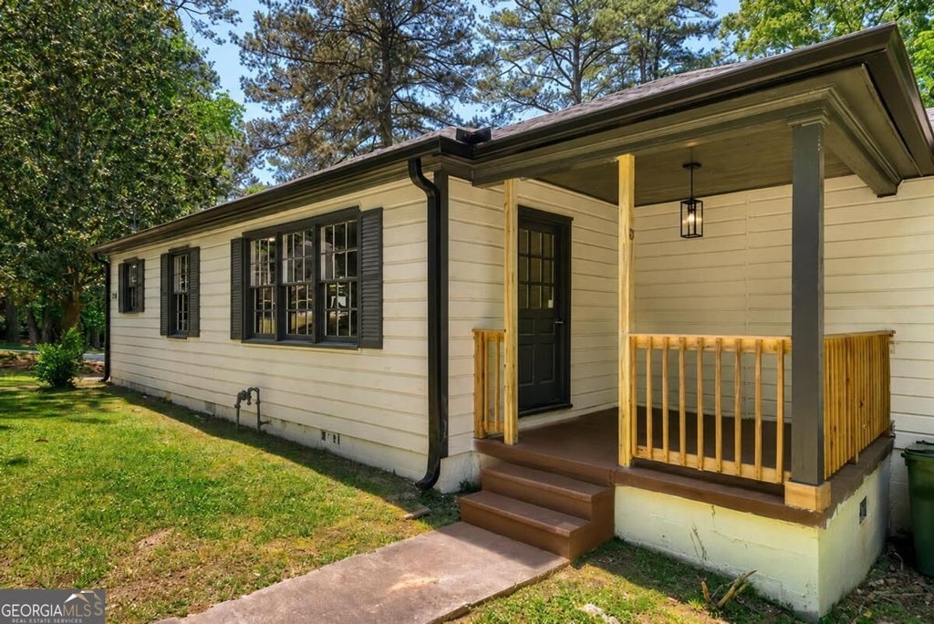 Photo of 396 Forrest Ridge Drive NW, Atlanta, GA 30318 (MLS # 10851110)