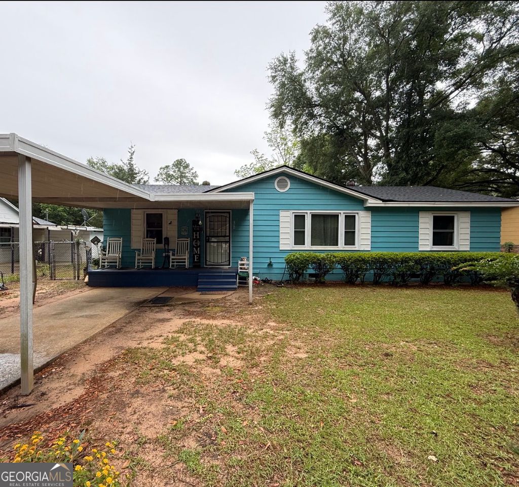Photo of 1412 Gillespie Avenue, Albany, GA 31707 (MLS # 10776230)