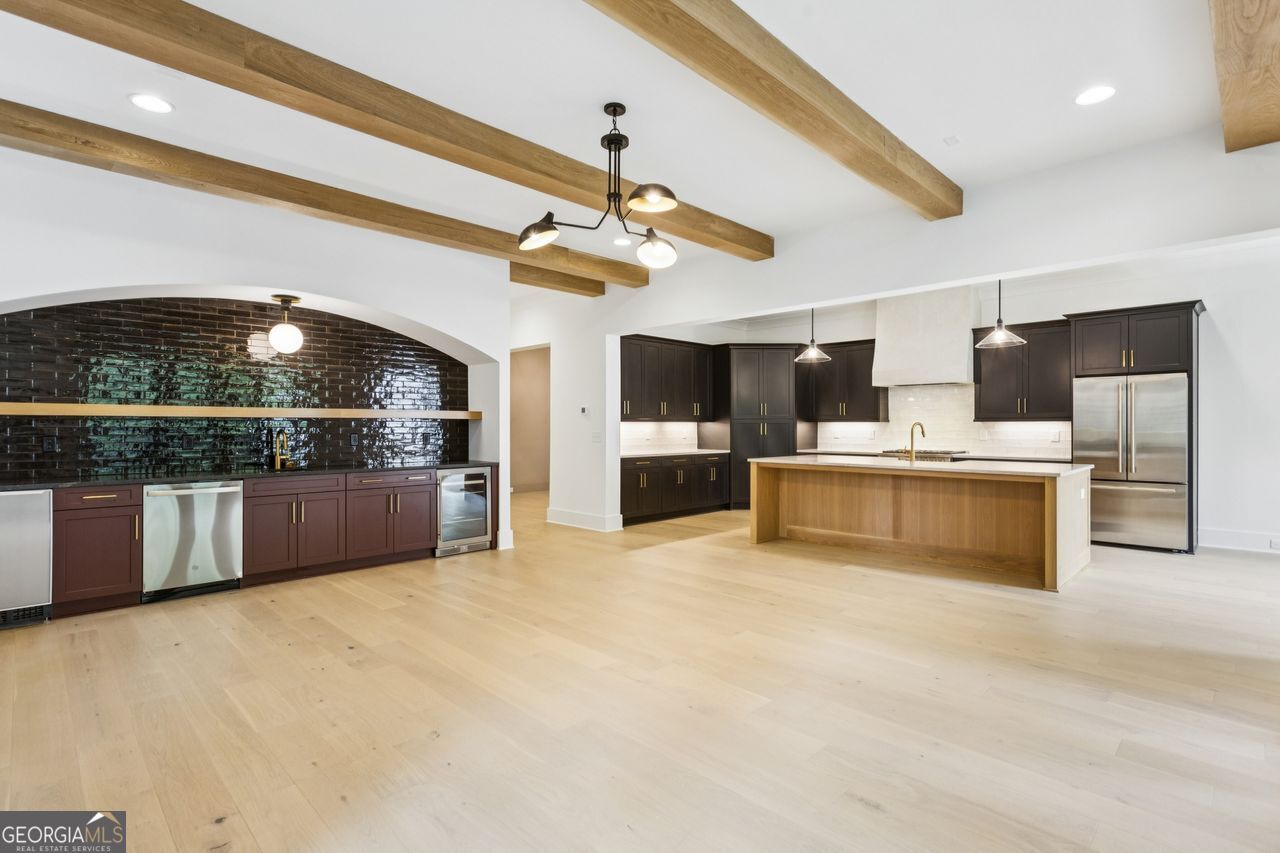 2587 Apple Valley RD
