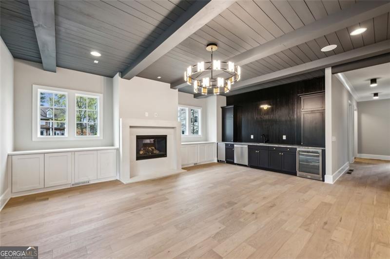 2587 Apple Valley RD