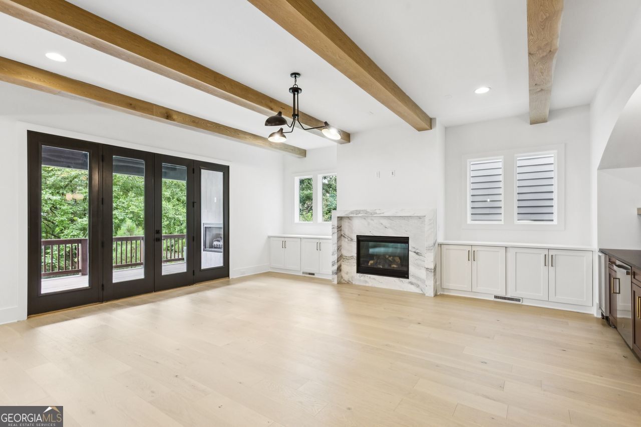 2587 Apple Valley RD
