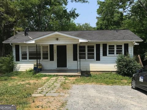 309 Crest DR Calhoun GA 30701