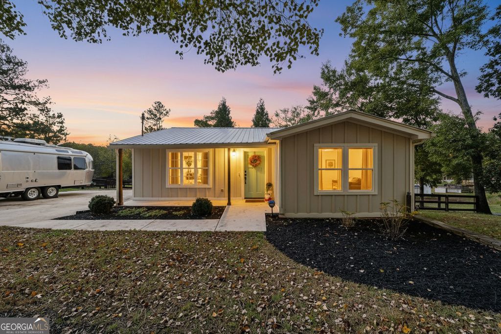 Photo of 4706 Waters Road, Woodstock, GA 30188 (MLS # 10638629)