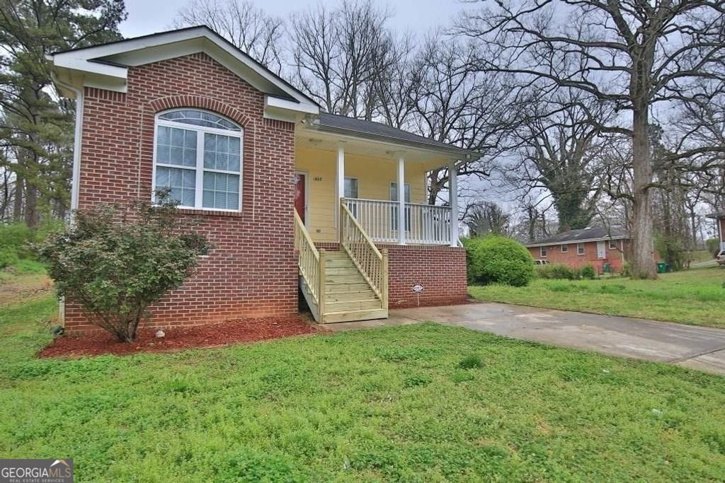 Photo of 1822 Elaine Drive, Decatur, GA 30035 (MLS # 10698315)