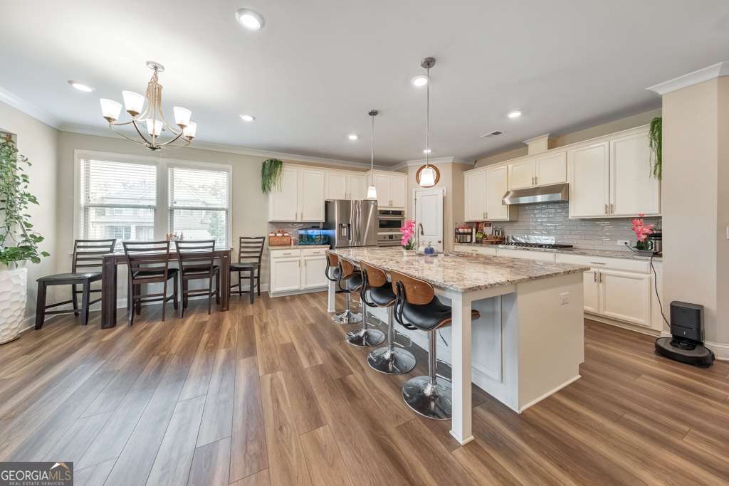 3935 Dorchester LN