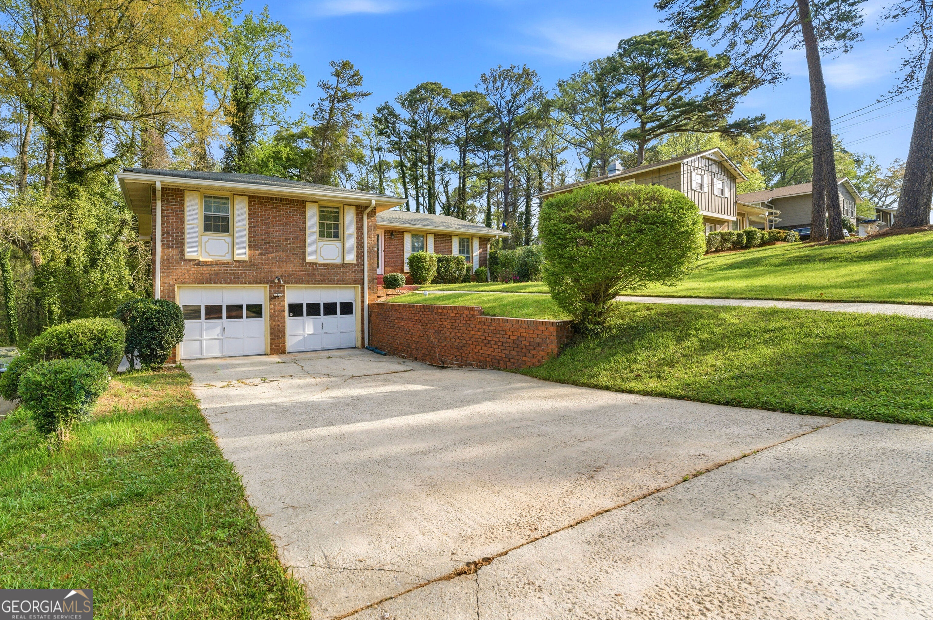 2163 Chevy Chase LN