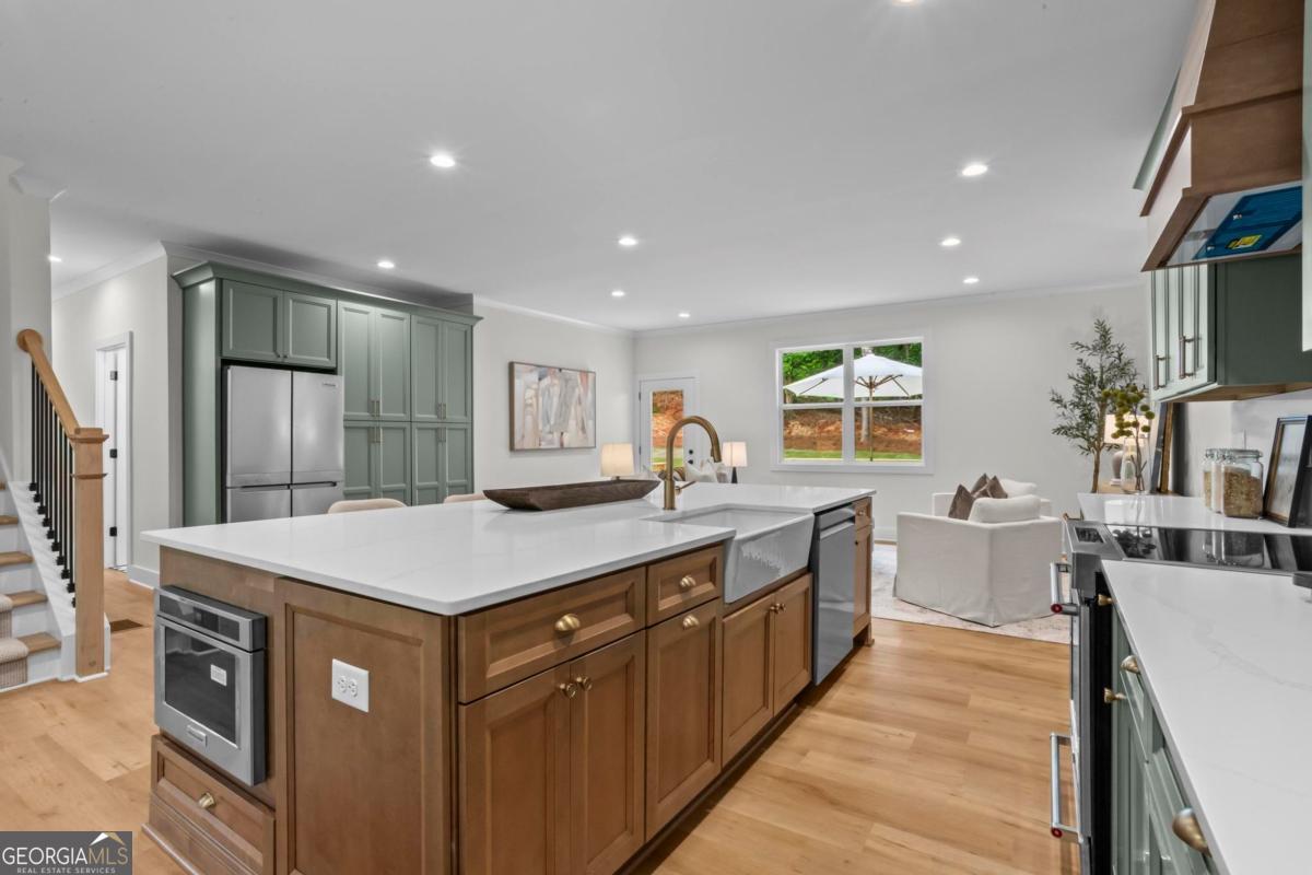 300 Nottingham DR