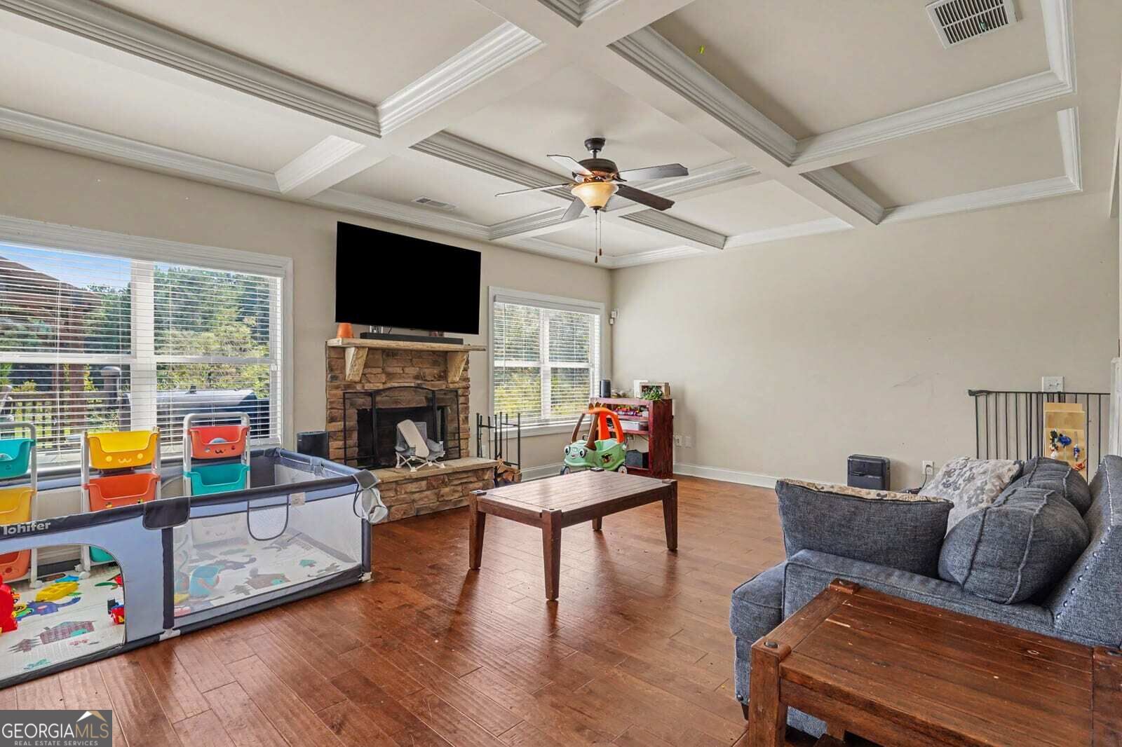 160 Feather LN