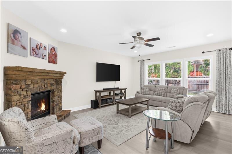 425 Spring View DR