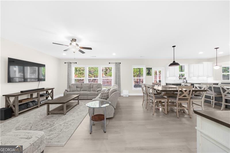 425 Spring View DR