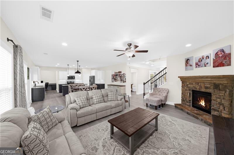 425 Spring View DR