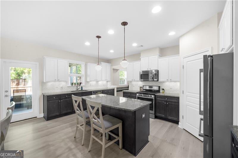 425 Spring View DR