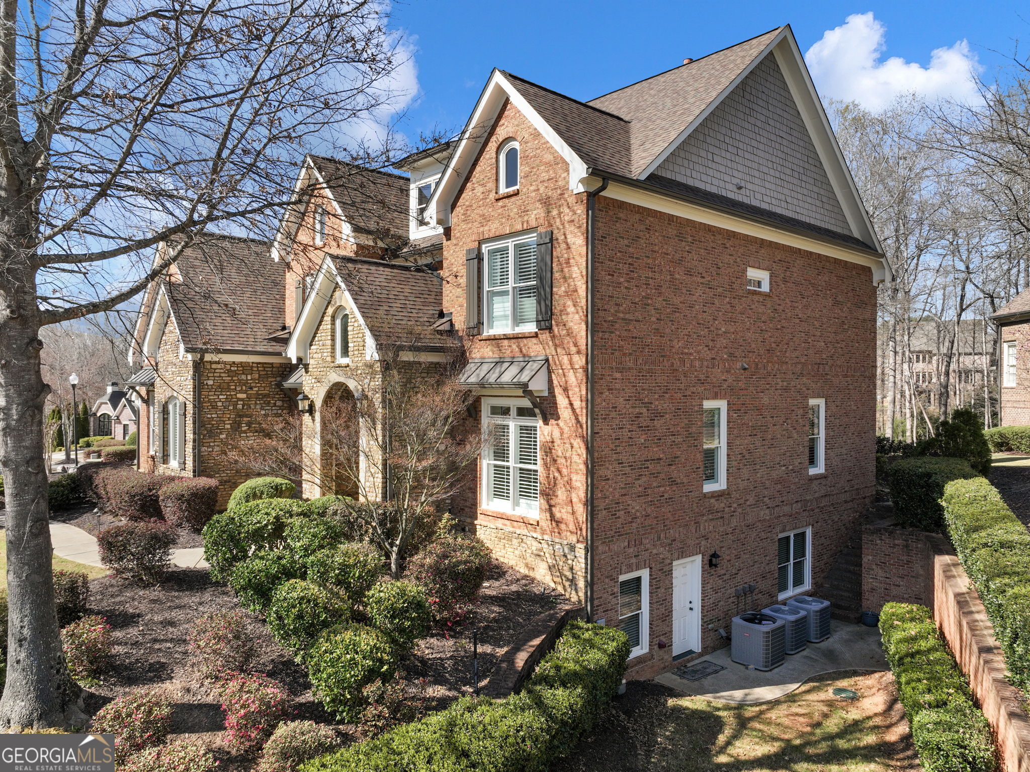 2202 Crimson King DR