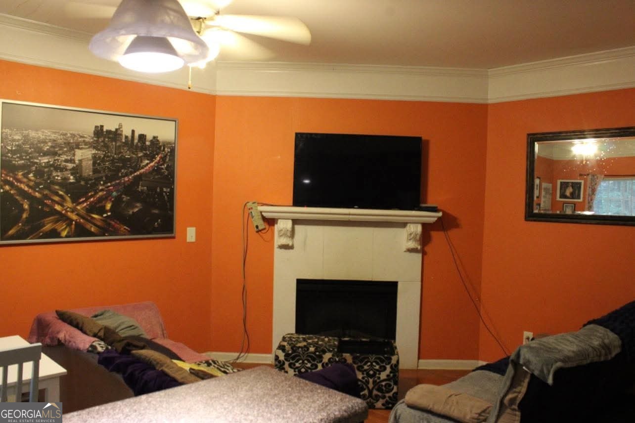 5016 Lower Elm ST