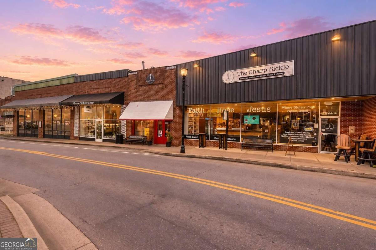 28 N Main ST