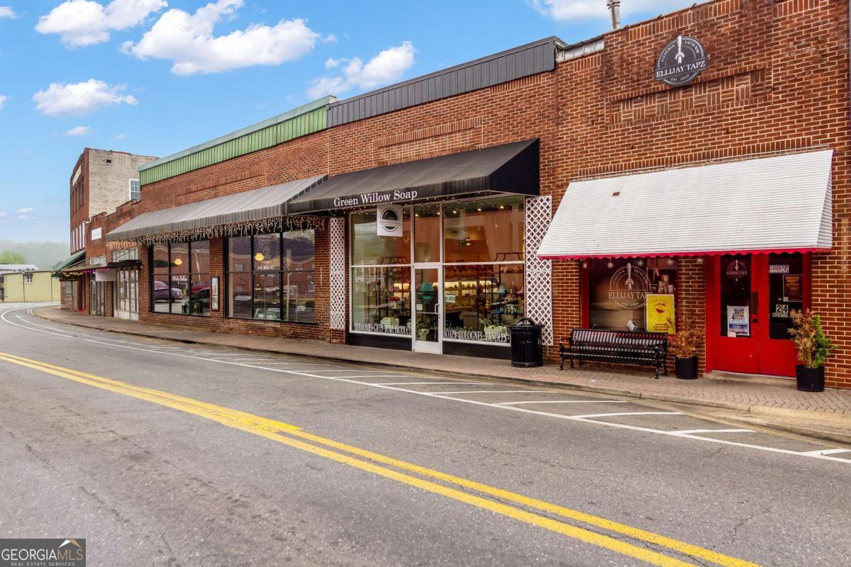 28 N Main ST