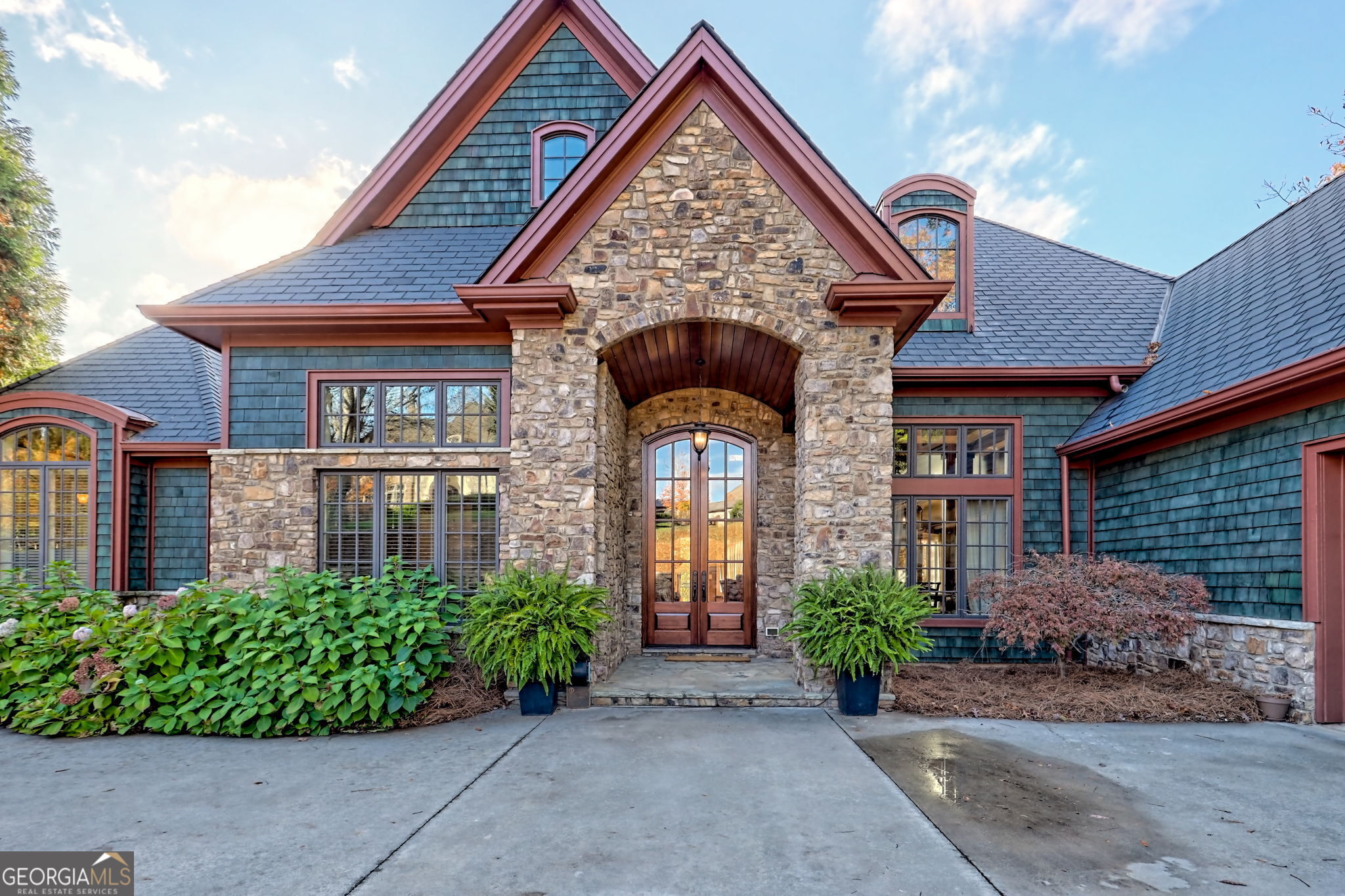 689 Waterfall DR