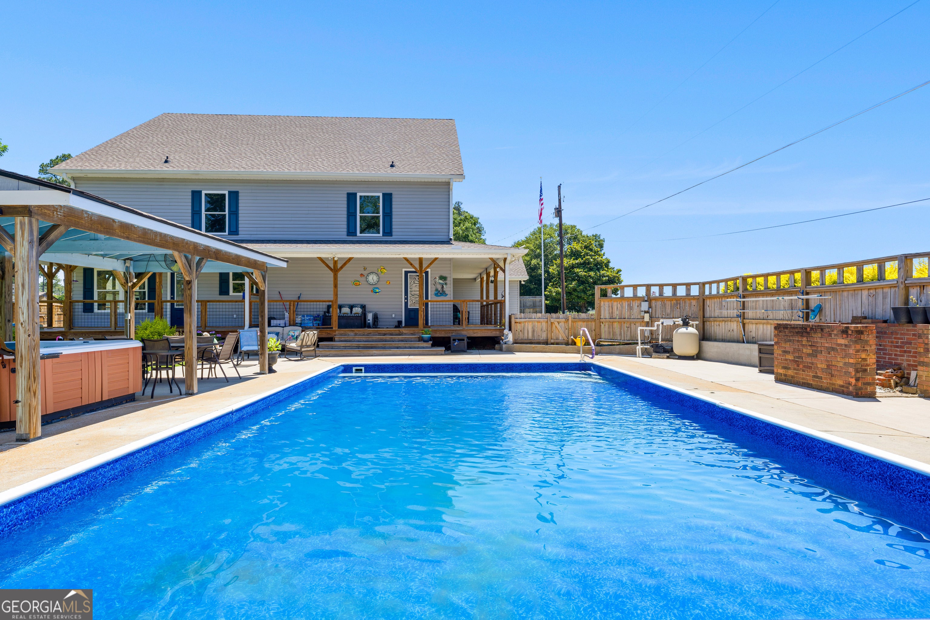 249 Lakeshore CIR