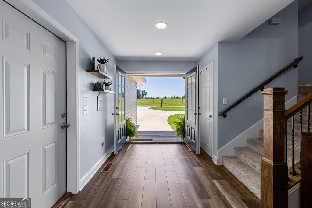 Photo of 249 Lakeshore Circle, Milledgeville, GA 31060 (MLS # 10782252)