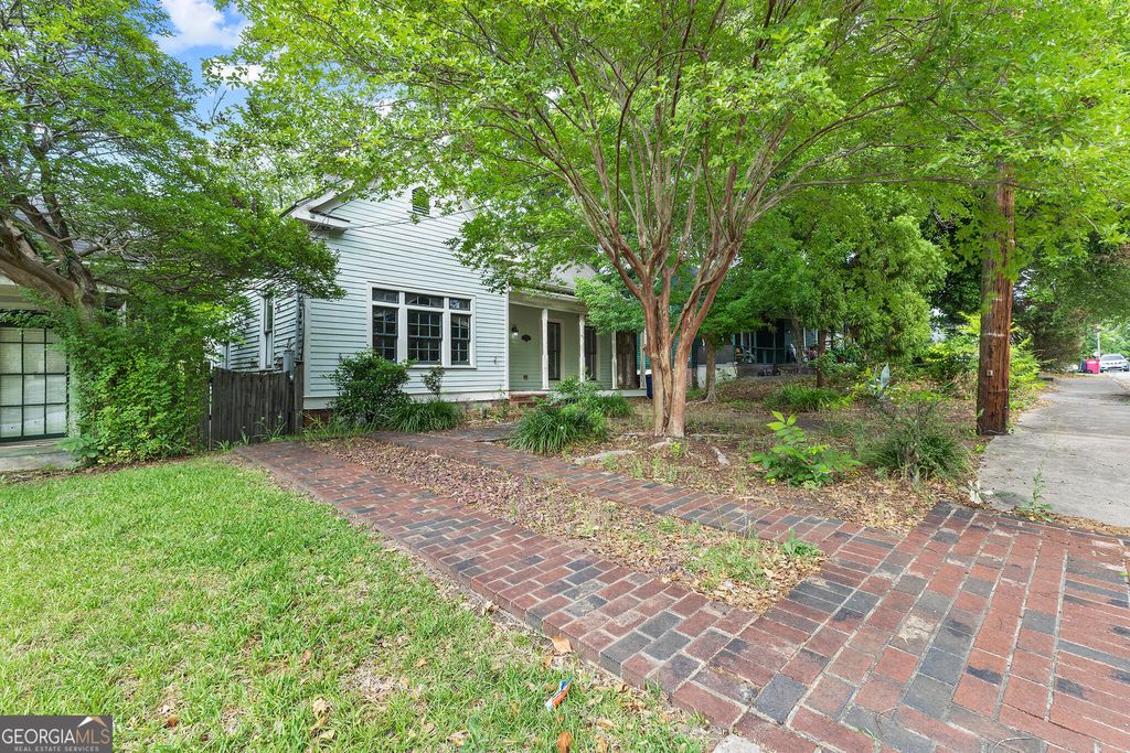 Photo of 1469 Chestnut Street, Macon, GA 31201 (MLS # 10761742)