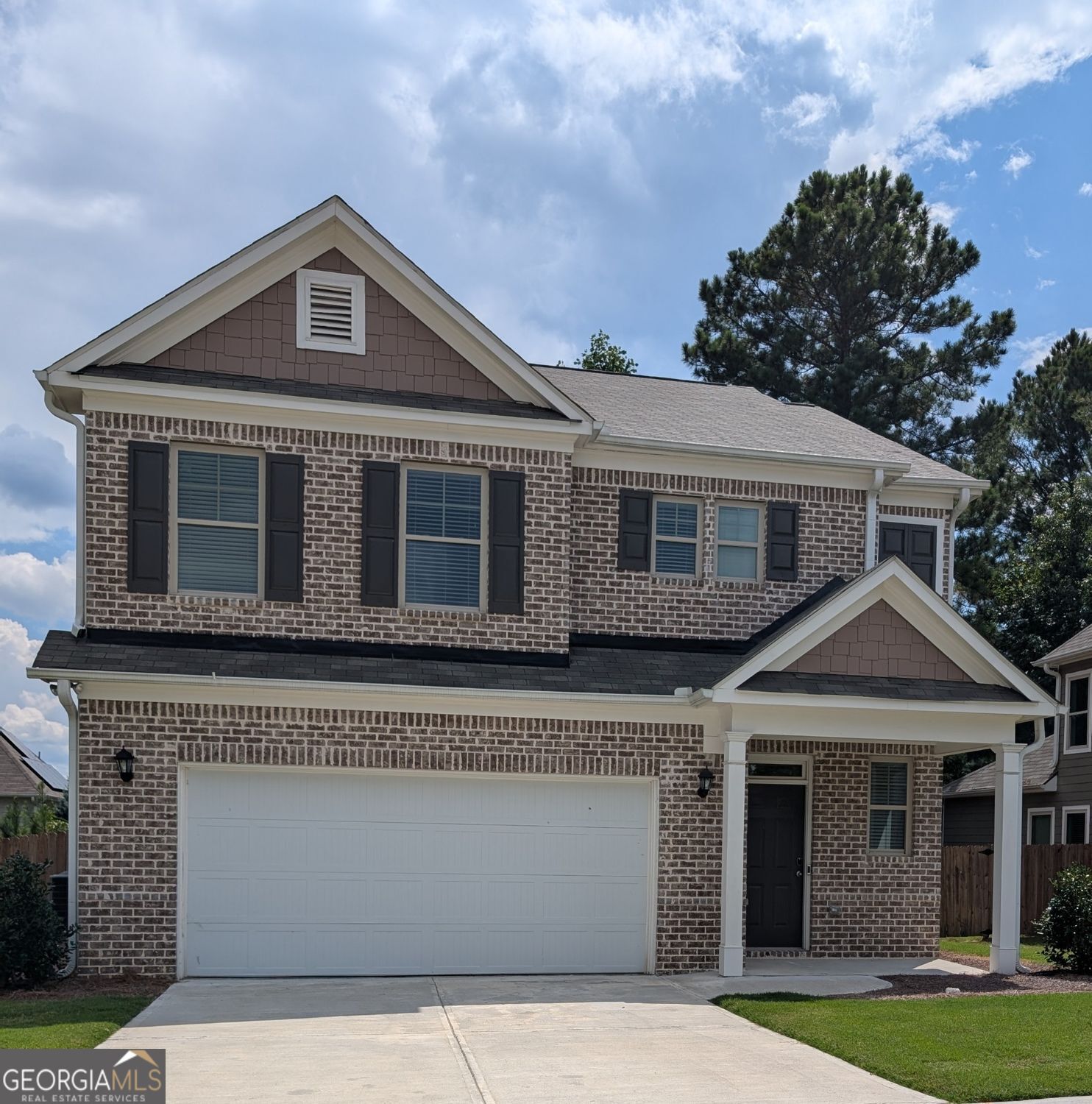 A beautiful 4/2.5 home nearly new ready now for your family. Nice community with swim/tennis and clubhouse.