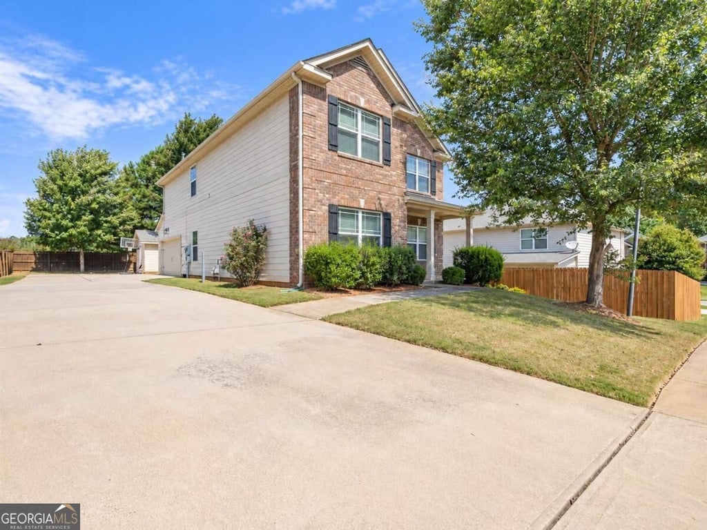 Photo of 4 Barcelona Street, Newnan, GA 30263 (MLS # 10868201)