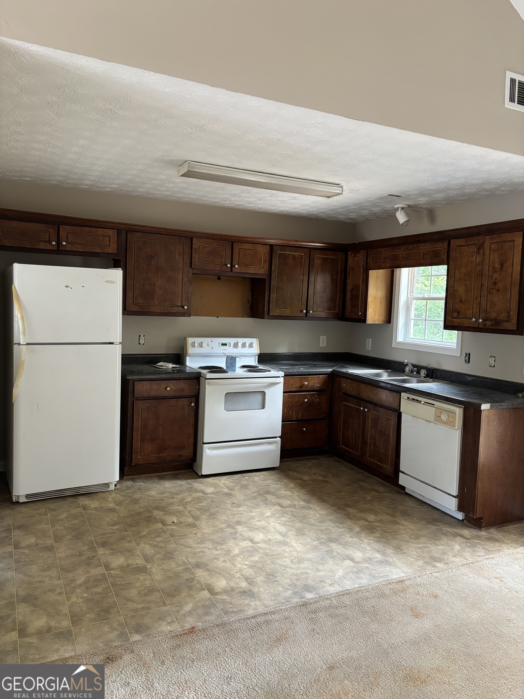 142 Longstreet CIR