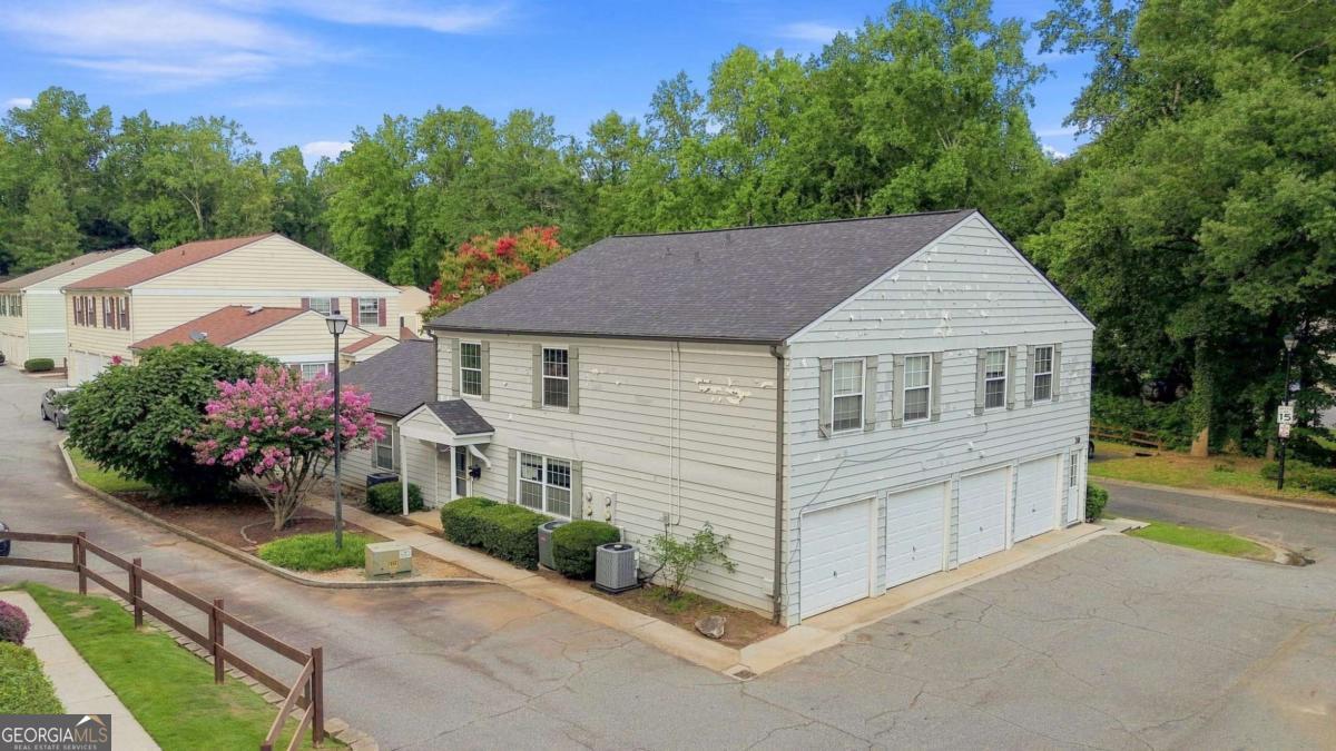 1392 Old Coach RD SW