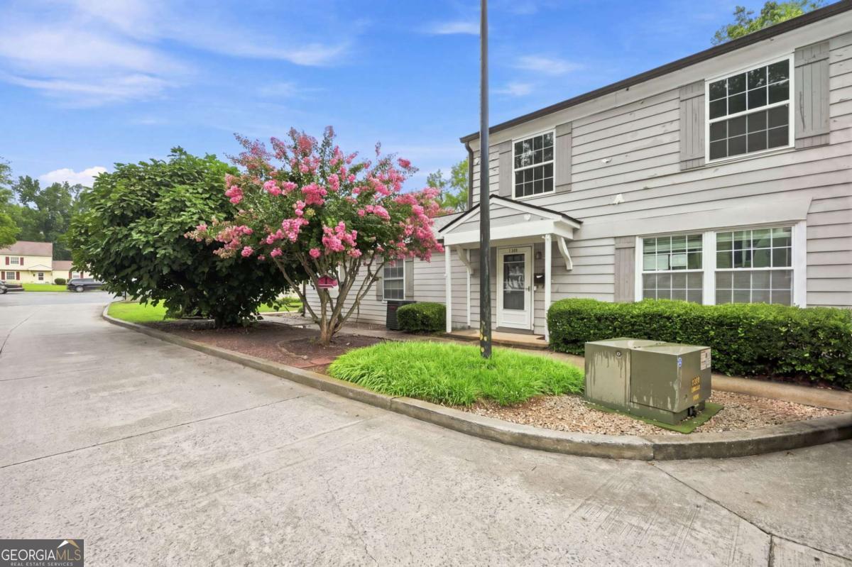 1392 Old Coach RD SW