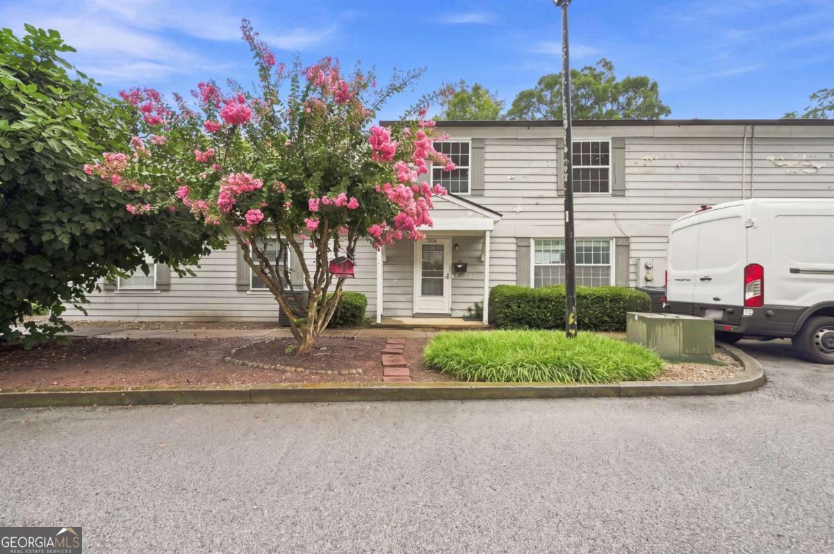 1392 Old Coach RD SW