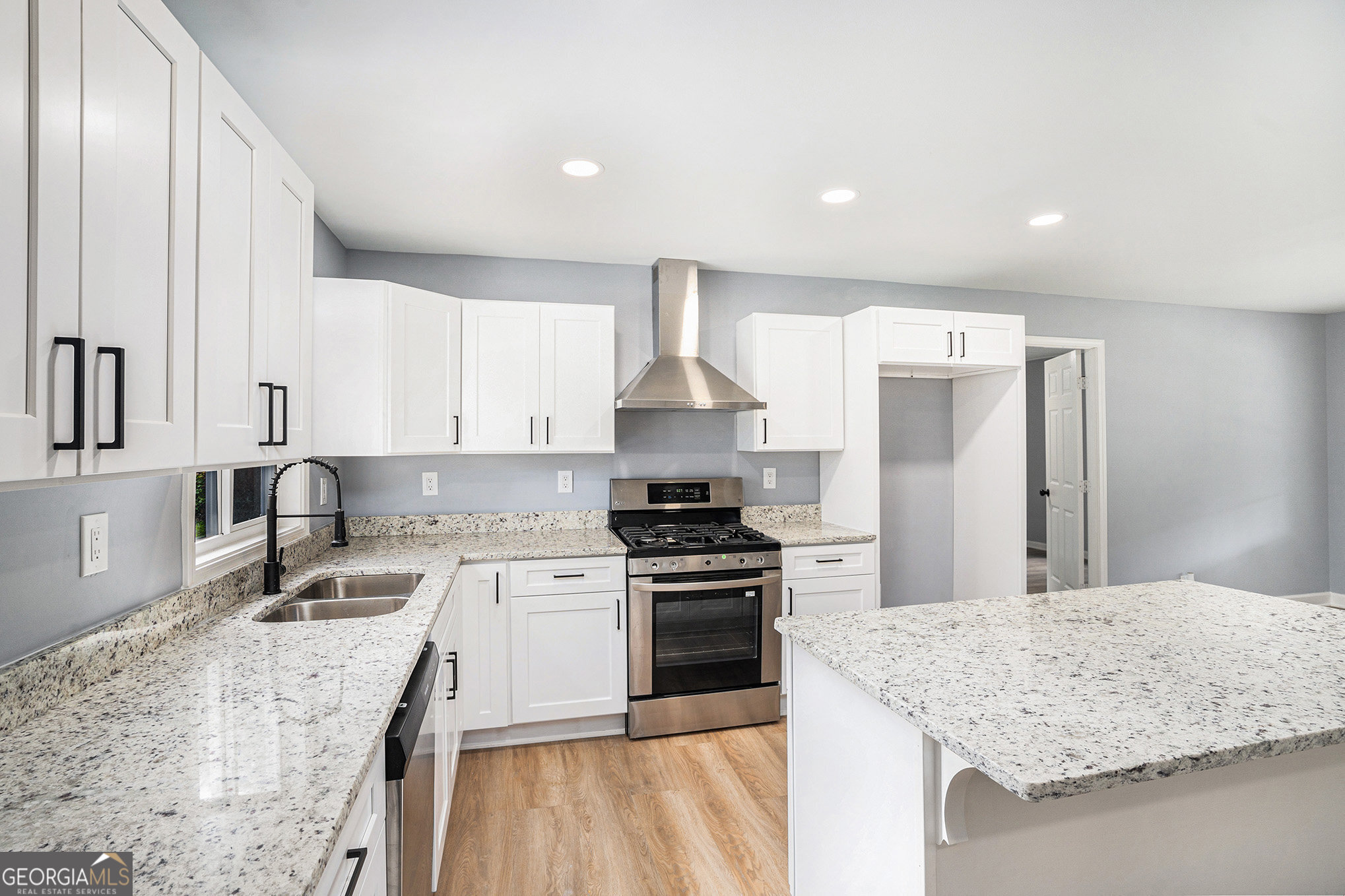 ROCKIN HILL MANOR - Residential