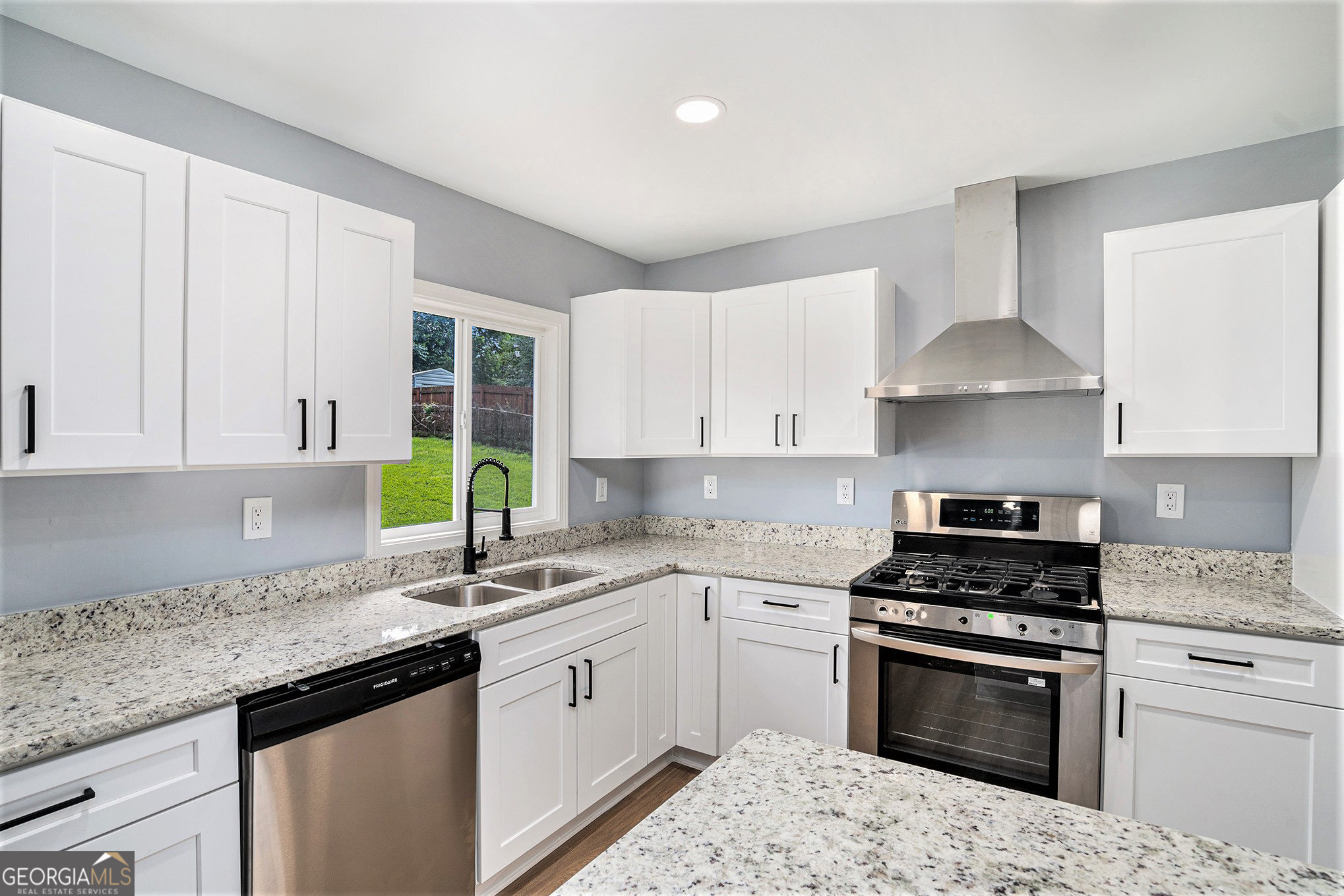 ROCKIN HILL MANOR - Residential