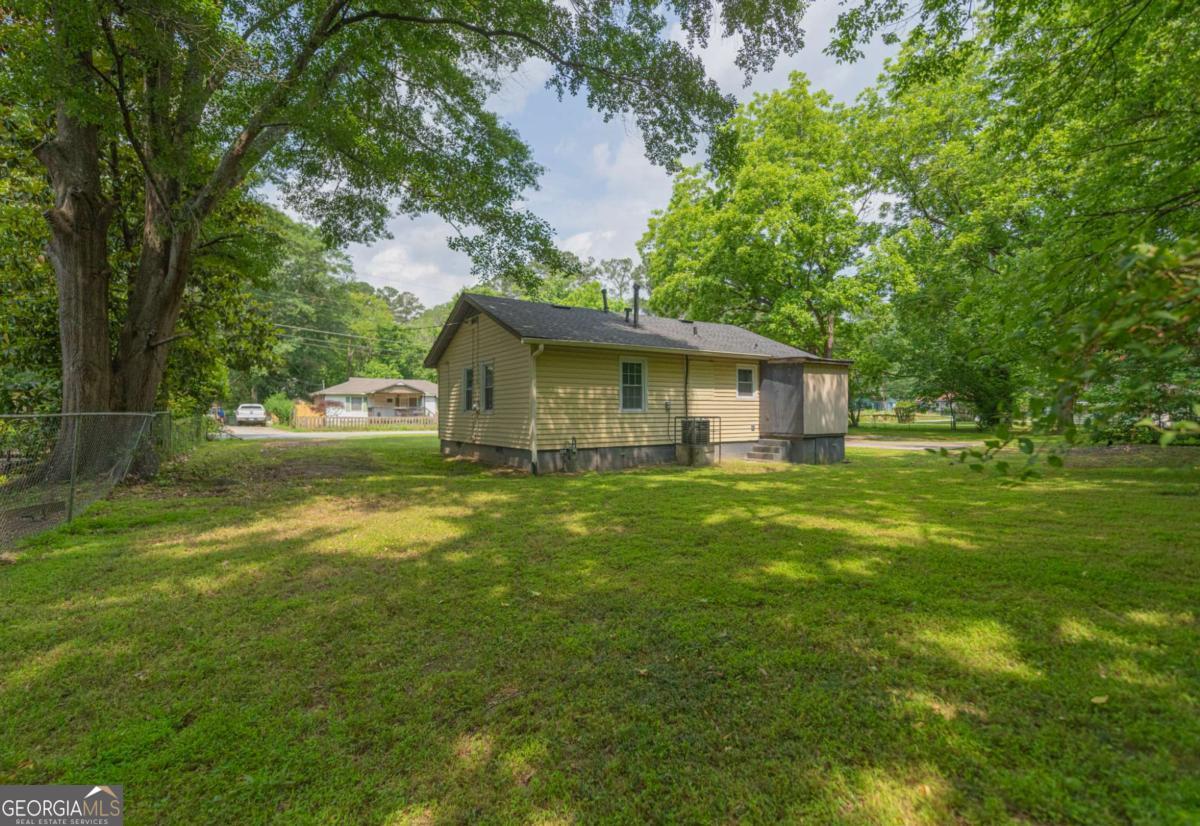 525 Baker CIR NW
