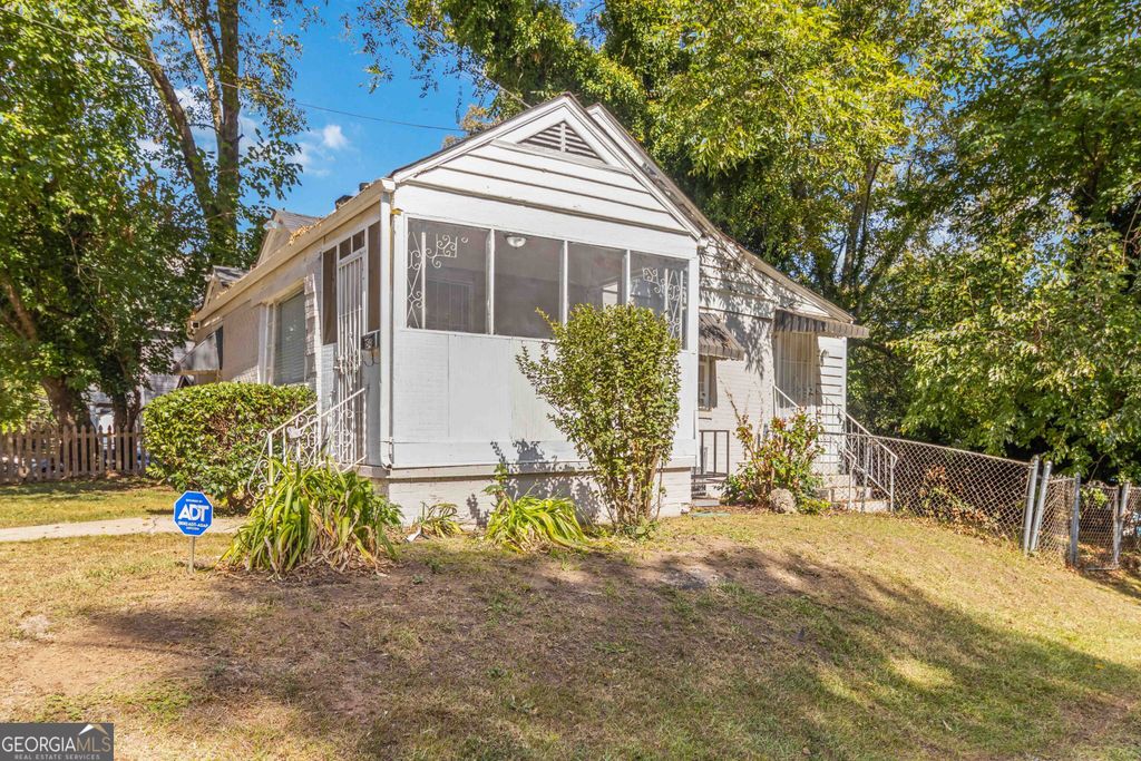 Photo of 154 Lawton Street SW, Atlanta, GA 30314 (MLS # 10707546)