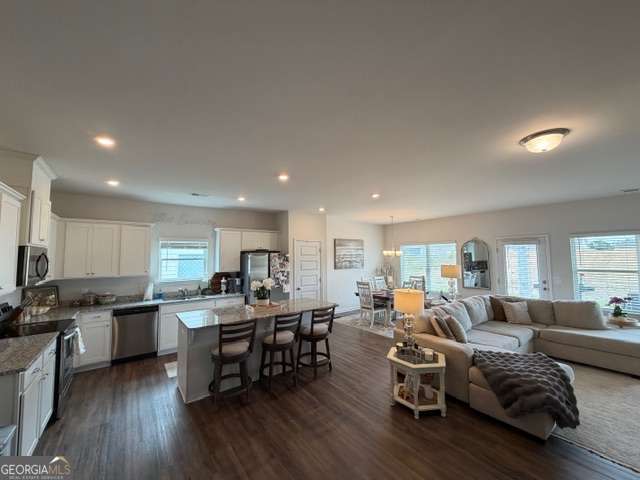 93 Royal Oak DR NE