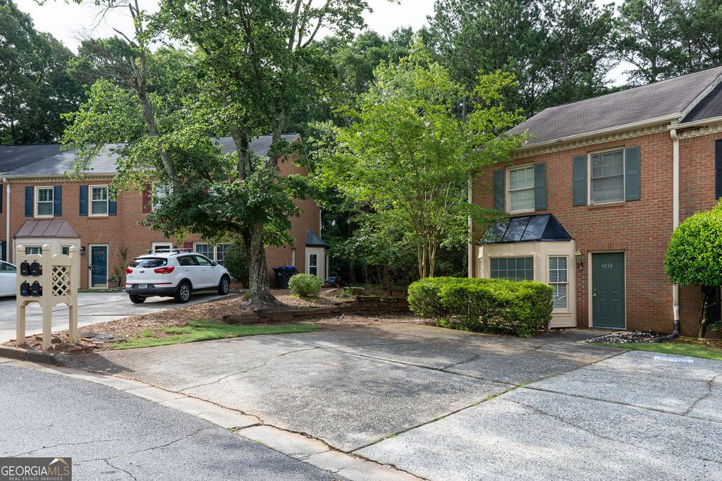 Photo of 9070 Cobbler Court, Roswell, GA 30076 (MLS # 10730018)