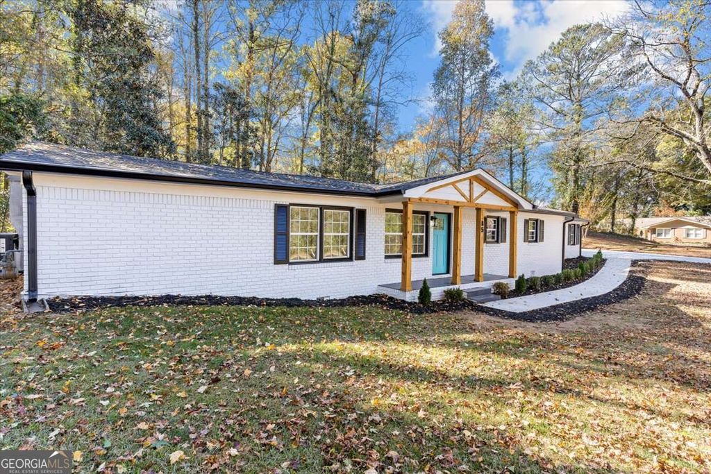 Photo of 85 N Greenwood Dr, Carrollton, GA 30117 (MLS # 10715390)