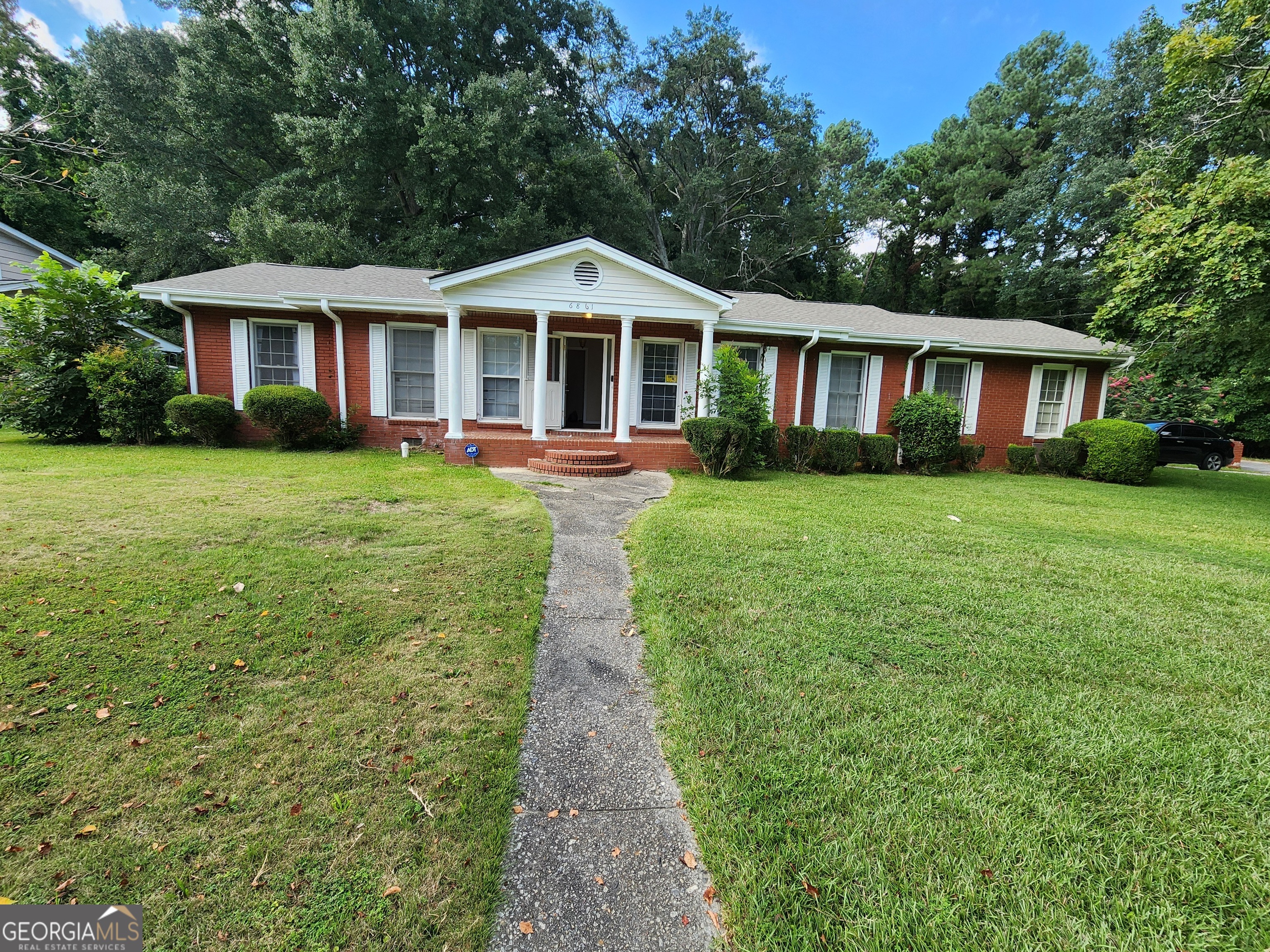 THIS HOME OFFERS A FUNCTIONAL LAYOUT WITH LIVING & DINING ROOM COMBO , EAT-IN KITCHEN, HARD SURFACE COUNTER TOP , WOOD FLOOR ALL OVER , FAMILY ROOM, LARGE OUTDOOR AREA FOR YOUR ENJOYMENT. WELCOME HOME!